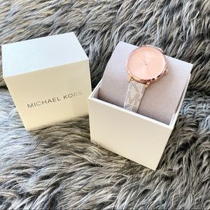 NWT authentic MK signature monogram vanilla rosegold watch